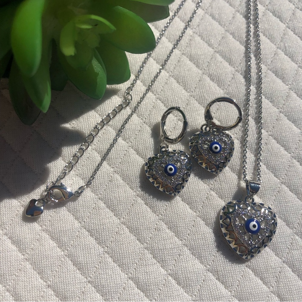 Beautiful evil eye necklace and earrings set 🧿
